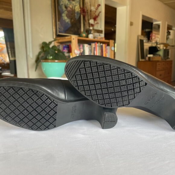 Shoes For Crews Olivia Slip-Resistant Pump - Picture 4 of 7